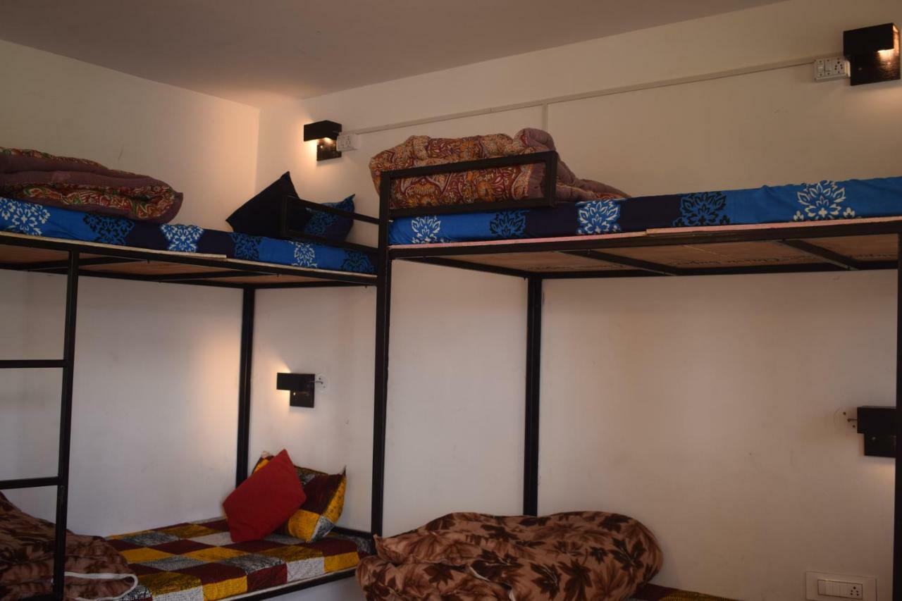 Bros Hostel Manali מראה חיצוני תמונה
